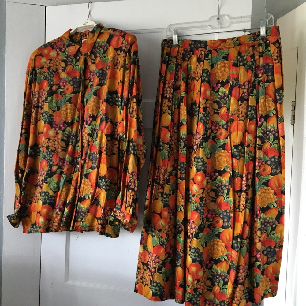 Corbin Ltd and Corbin Thread long sleeve multi fruit skirt set size 16.